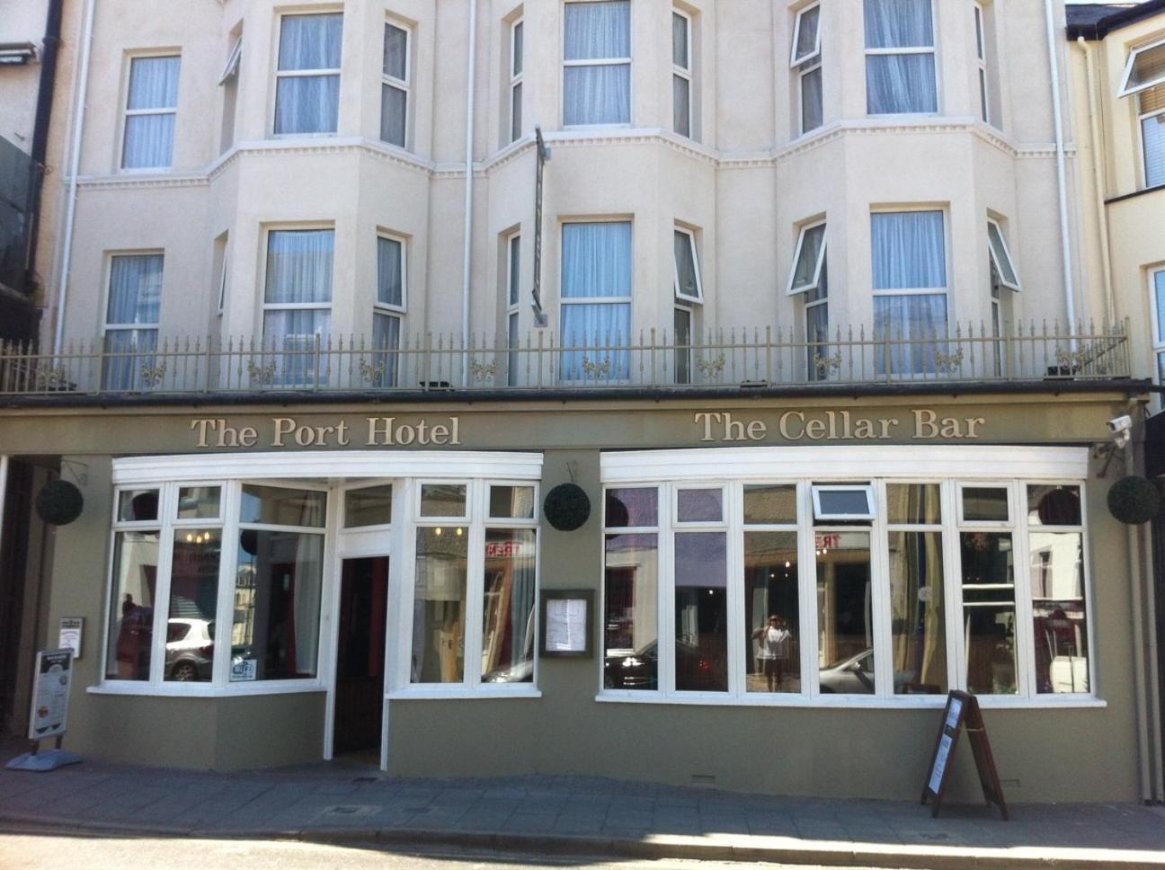 The Port Hotel Portrush Buitenkant foto