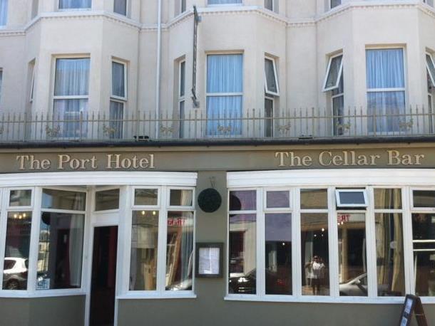 The Port Hotel Portrush Buitenkant foto